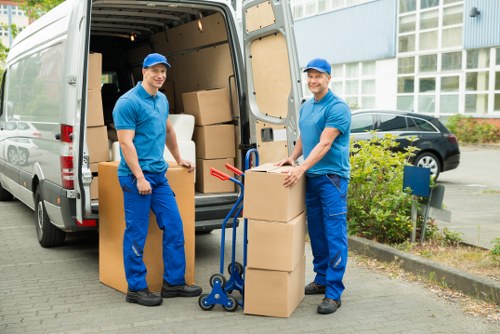 Local packing team handling access and loading challenges in Kingston
